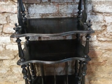 Meuble à musique ancien en bois noirci